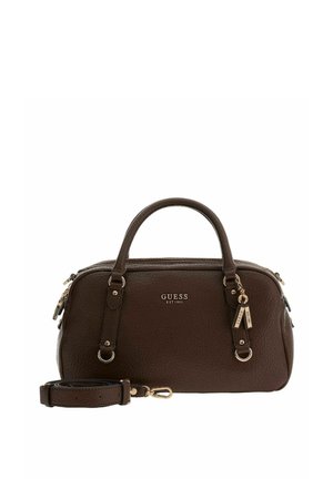 Sac à main en cuir grainé marron avec deux poignées supérieures, bandoulière amovible, détails dorés et logo sur le devant.