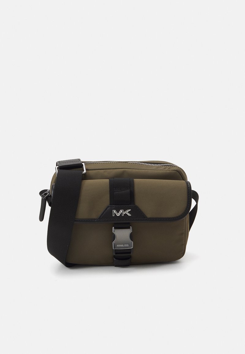 Michael Kors UTILITY FLAP XBODY UNISEX SET - Keresztpántos táska - olive