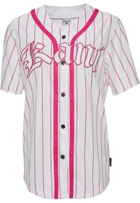 Hvid baseballtrøje med lodrette pink striber, korte ærmer, sorte knapper og "Kamu" broderet i pink på fronten.