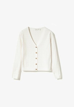Cárdigan blanco de punto con escote en v y mangas largas. Patrón decorativo de trenzado y cierre frontal con botones de madera. Largo corto.