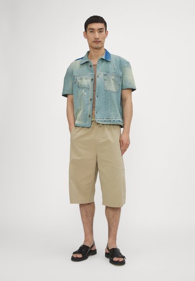 ŚILPA KALI UNISEX - Gombos blúz - blue washed