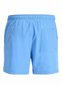 Short de bain homme bleu clair avec une taille élastique et une seule poche carrée à l'arrière côté droit.
