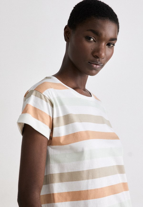 LYNDALE - Print T-shirt - toast3