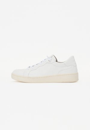 Sneakers - white
