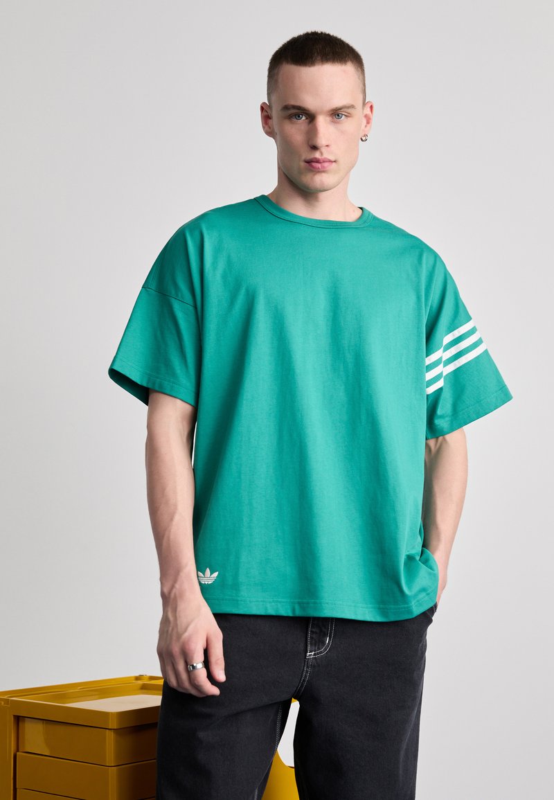 adidas Originals NEU - Apdrukāts T-krekls - active green