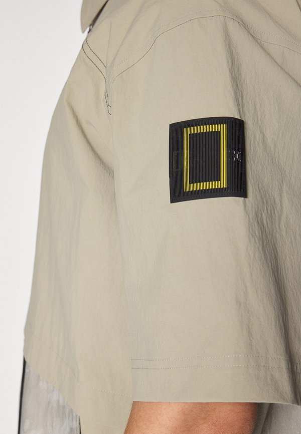 SHORT SLEEVE - Windbreaker - putty beige3