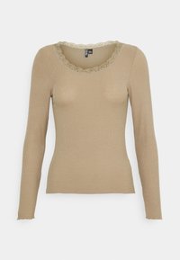 Beige långärmad topp med ribbad textur, rund halsringning och spetsdetalj. Mjuk tygfinish med lätt uppfransning vid ärmsluten.