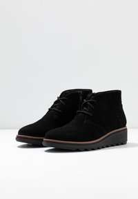 Clarks Botines bajos - black