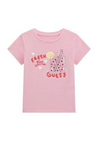 Rosa Baumwoll-T-Shirt mit einem Grafikdesign eines Glases rosa Limonade, verziert mit Herzen und dem Text "Frische rosa Limonade".