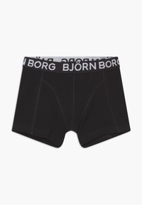 Črne bombažne bokserice z širokim elastičnim pasom, na katerem je napis "BJÖRN BORG". Vključujejo dekorativno šivanje in oblikovan dizajn.