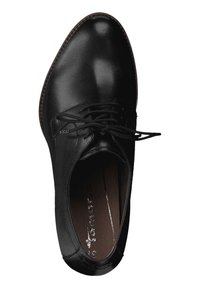 Scarpa da cerimonia in pelle nera con superficie liscia e lucida; punta rotonda; design a lacci stretto; dettagli di cucitura discreti lungo la suola.