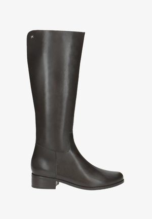 Bottes en cuir brun foncé, arrivant jusqu'aux genoux, avec un design épuré, bout rond, petit talon empilé et peu de détails matériels. Texture lisse.