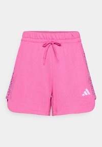 ESSENTIALS 3 STRIPES PRINT CARGO - Spordišortsid - semi lucid fuchsia