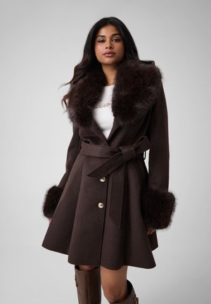 Guess, MANTEL MIT GÜRTEL - Trench - braun