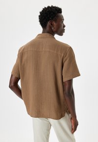 Koton SHORT SLEEVE - Skjorter - brown