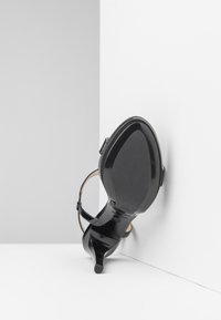 NeroGiardini Korolliset sandaalit - black