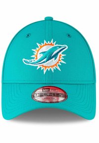 Casquette de baseball turquoise avec un logo de dauphin brodé entouré d'un éclat de soleil orange. Ajustement réglable avec une visière incurvée et un tissu texturé.