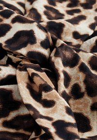 Next TWIST WAIST SHORT SLEEVE - REGULAR FIT - Denní šaty - leopard animal print