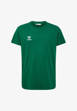 Groene katoenen t-shirt met een ronde hals, korte mouwen en een witte geborduurde logo op de linkerborst. Gladde textuur, normale pasvorm.