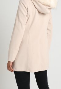 Miss Selfridge Kort kappa / rock - beige