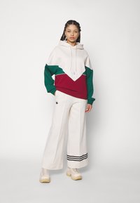 adidas Originals ADICOLOR NEUCLASSICS - Tréningruha alsók - white/black