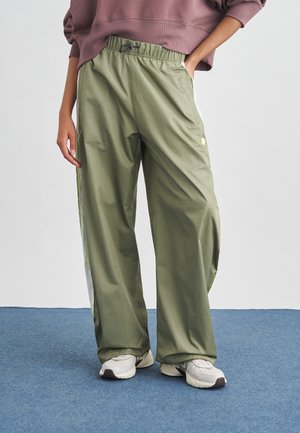 Tréningruha alsók - silver coloured sage/white/volt ice