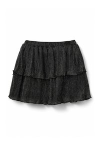 Čierna plisovaná sukňa so tromi volánovými vrstvami, jemnou textúrou a elastickým pásom pre pohodlie.