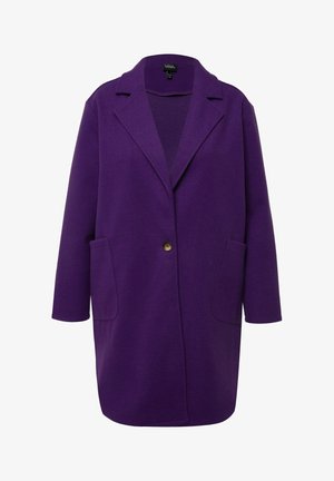 Paarse wolblendjas met een opstaande kraag, enkele knoopsluiting en twee voorzakken. Ontworpen met een relaxte pasvorm en middenlang.