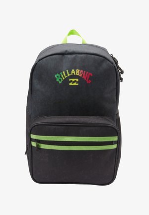 Czarny plecak z zielonymi akcentami na suwaku i uchwytem, z wielokolorowym logo "Billabong" i symbolem fali na przedniej kieszeni.