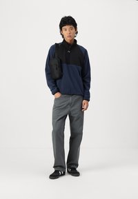 Jack & Jones JCOPEAK HIGH NECK HALF ZIP - Felpa in pile - navy blazer