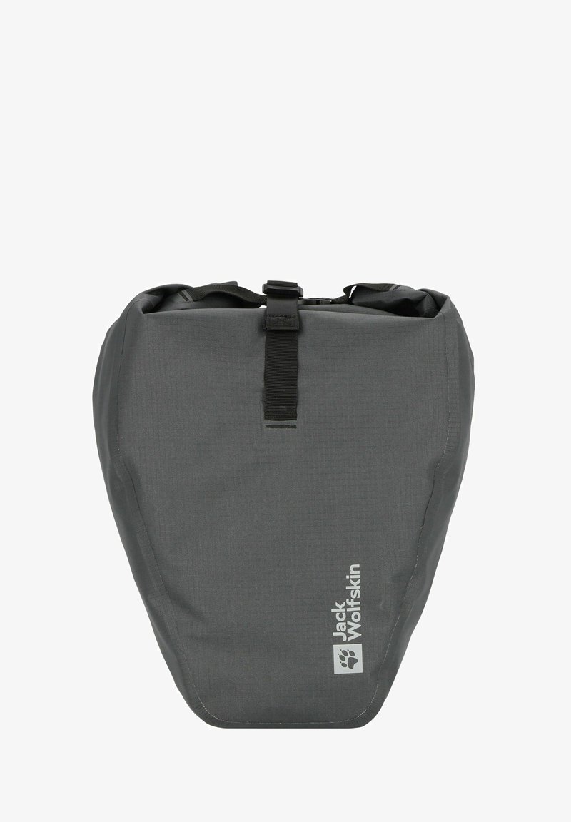 Mochila impermeável cinza com fecho superior enrolável, uma alça central para fixação segura e um tecido texturizado com um logotipo na frente.