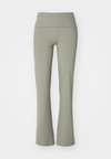 ONE PANT - Leggings - light army/black