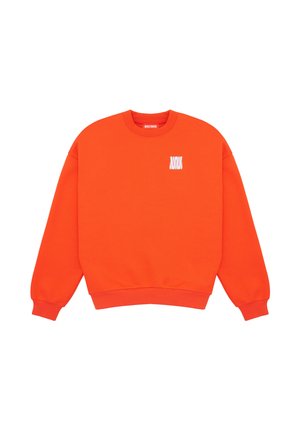Sweat-shirt à col rond orange vif avec manches longues et petit logo blanc sur la poitrine gauche avec l'inscription "WVS."