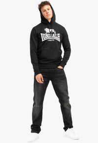 Lonsdale FREMINGTON - Jersey con capucha - black white