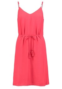 Robe sans manches rose corail avec bretelles spaghetti, encolure en V et ceinture nouée à la taille avec pompons, longueur au genou avec détails discrets à l'ourlet.