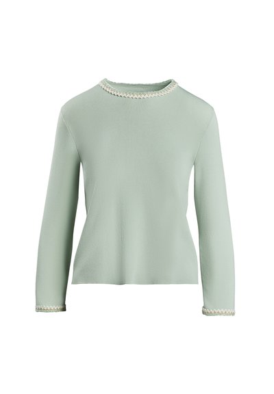 Camisă verde deschis cu mânecă lungă și decolteu rotund. Materialul texturat prezintă o margine decorativă pe guler și pe tivurile mânecilor.