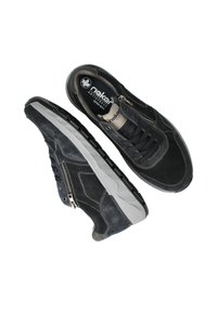 Scarpe stringate grigio scuro realizzate in suede e pelle, dotate di chiusura con zip, suola in gomma e dettagli di cucitura a contrasto.