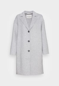 Cappotto in lana grigio chiaro con collo a risvolto, quattro bottoni neri, maniche lunghe e taglio dritto, caratterizzato da un motivo di tessuto testurizzato.