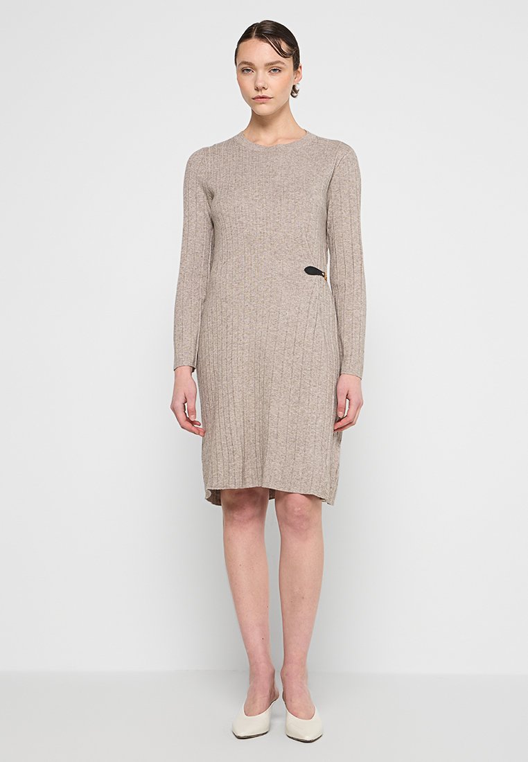 Apart Gebreide jurk beige