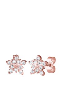 Boucles d'oreilles en or rose en forme de fleurs, ornées de pierres précieuses claires scintillantes disposées en motifs de pétales avec une finition texturée.