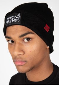 Unselected, zwart