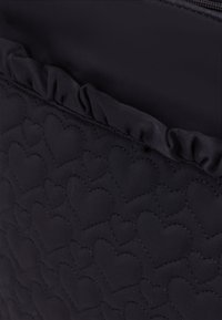 myMo Käsilaukku - schwarz