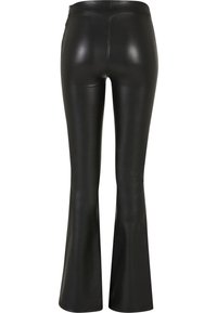 Schwarze, hoch taillierte Kunstlederhose mit ausgestelltem Bein und sichtbaren vertikalen und horizontalen Nähten an der Rückseite.