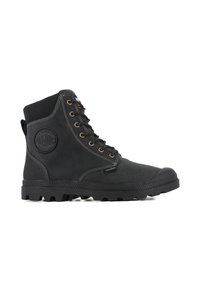 Stivale Palladium alto nero con lacci, collo imbottito, suola in gomma e patch con logo sul lato.