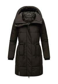 Sort polstret parka med høj krave, justerbare snore i taljen, lynlåslukning foran og ribbede manchetter. Har logo detalje på ærmet.