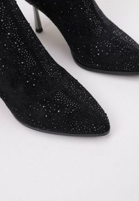 LIMMA DOUSTRAAT - Botines - black