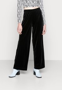 Monki Calças - black
