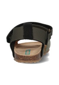Svart sandal med justerbar tygrem, texturerad ovandel, korksula och ljusbrun innersula. Öppen bakdesign för enkel på- och avtagning.