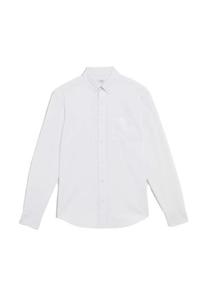 Biała koszula z długim rękawem wykonana z bawełny. Ma kołnierzyk z guzikami, zapięcie na guziki z przodu oraz jedną kieszonkę na piersi. Gładka faktura.