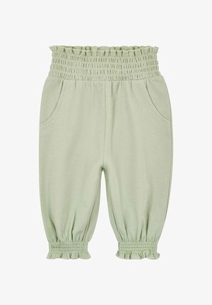 Pantalones verdes claros para niños pequeños con cintura y puños elásticos, bolsillos laterales y detalles de volantes en la cintura y los puños.